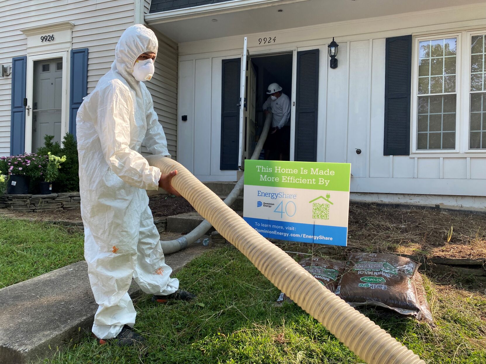 Insulation team from Tran.jpg